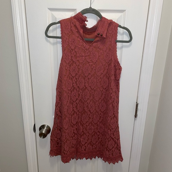 High Neck, Sleeveless Dress - Picture 2 of 4